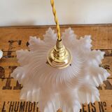 Opaline corolla suspension