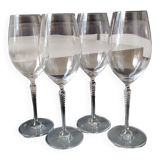 Set of 4 large red wine glasses. With a long twisted stem. Signed Schott Zwiesel. High 27 cm