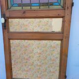 porte en chêne avec des vitraux