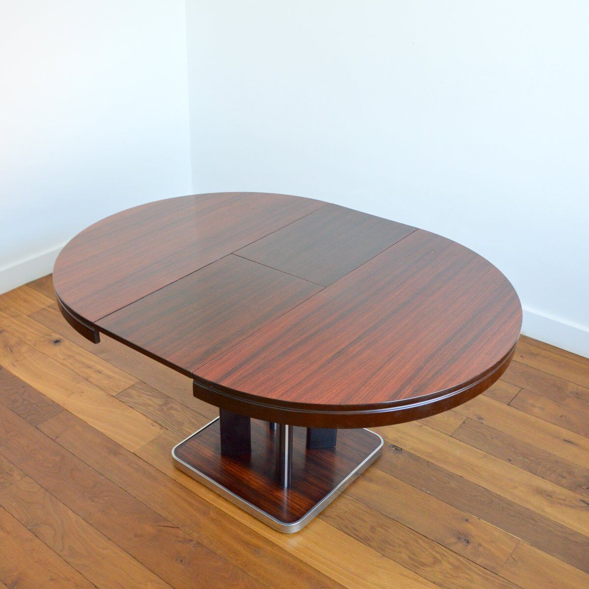Round dining table with extension 1970s Italian design