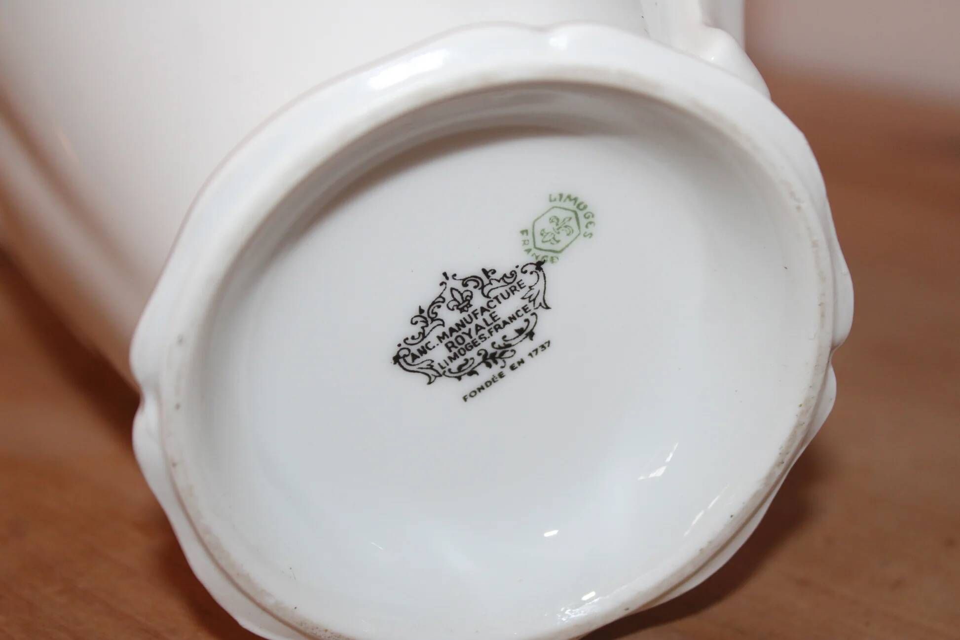 White porcelain coffee pot from Limoges – Former Royal Manufacture