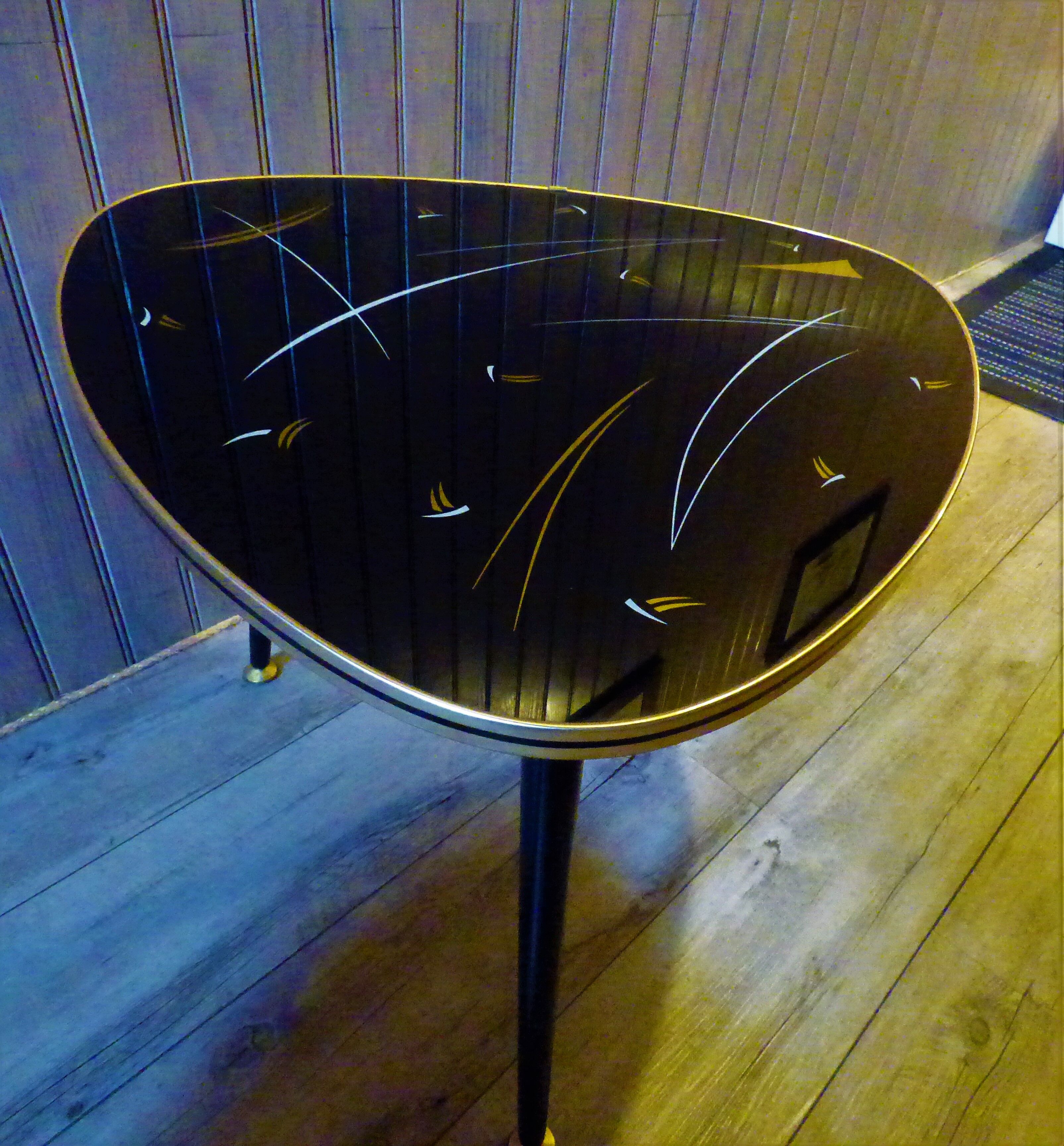 Table bois laqué tripode