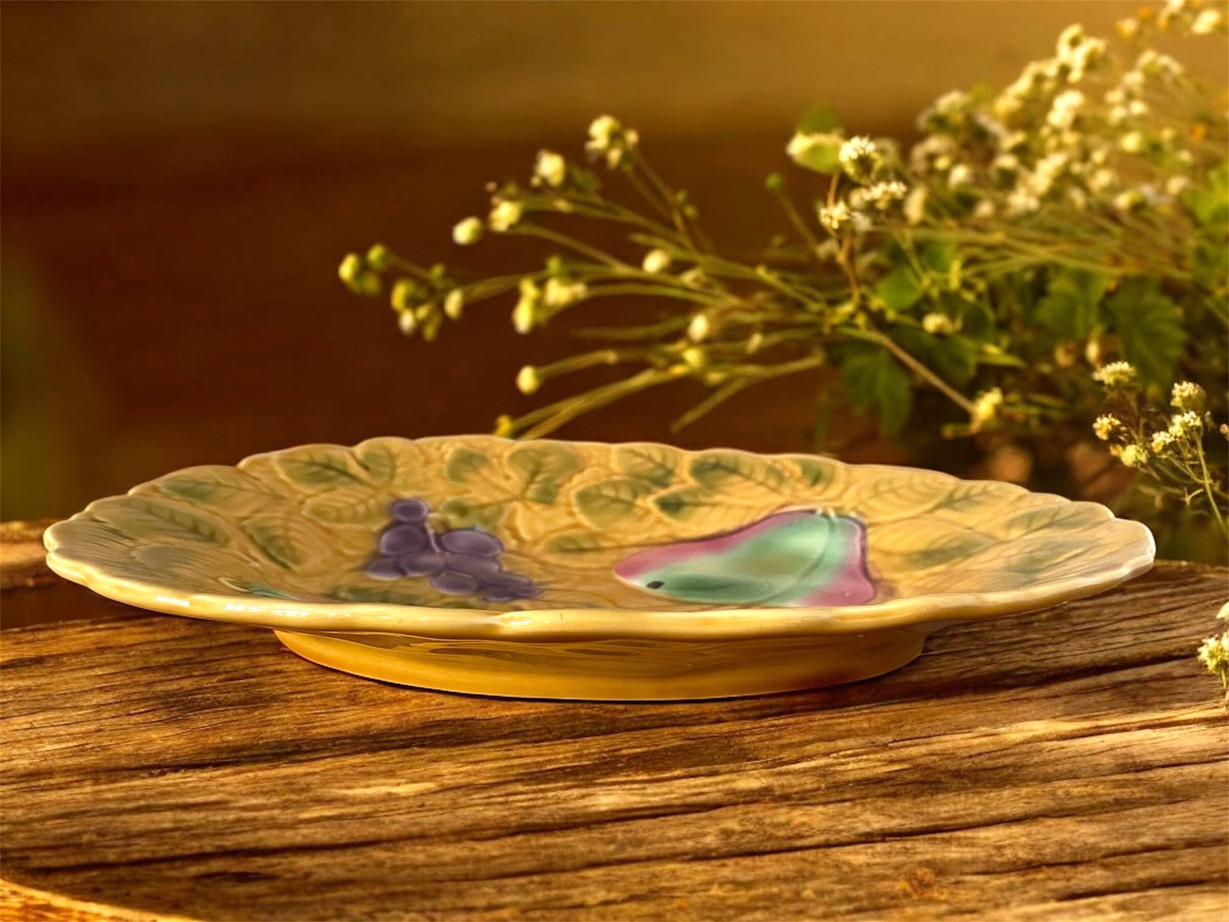 Antique oval dish in Sarreguemines majolica.