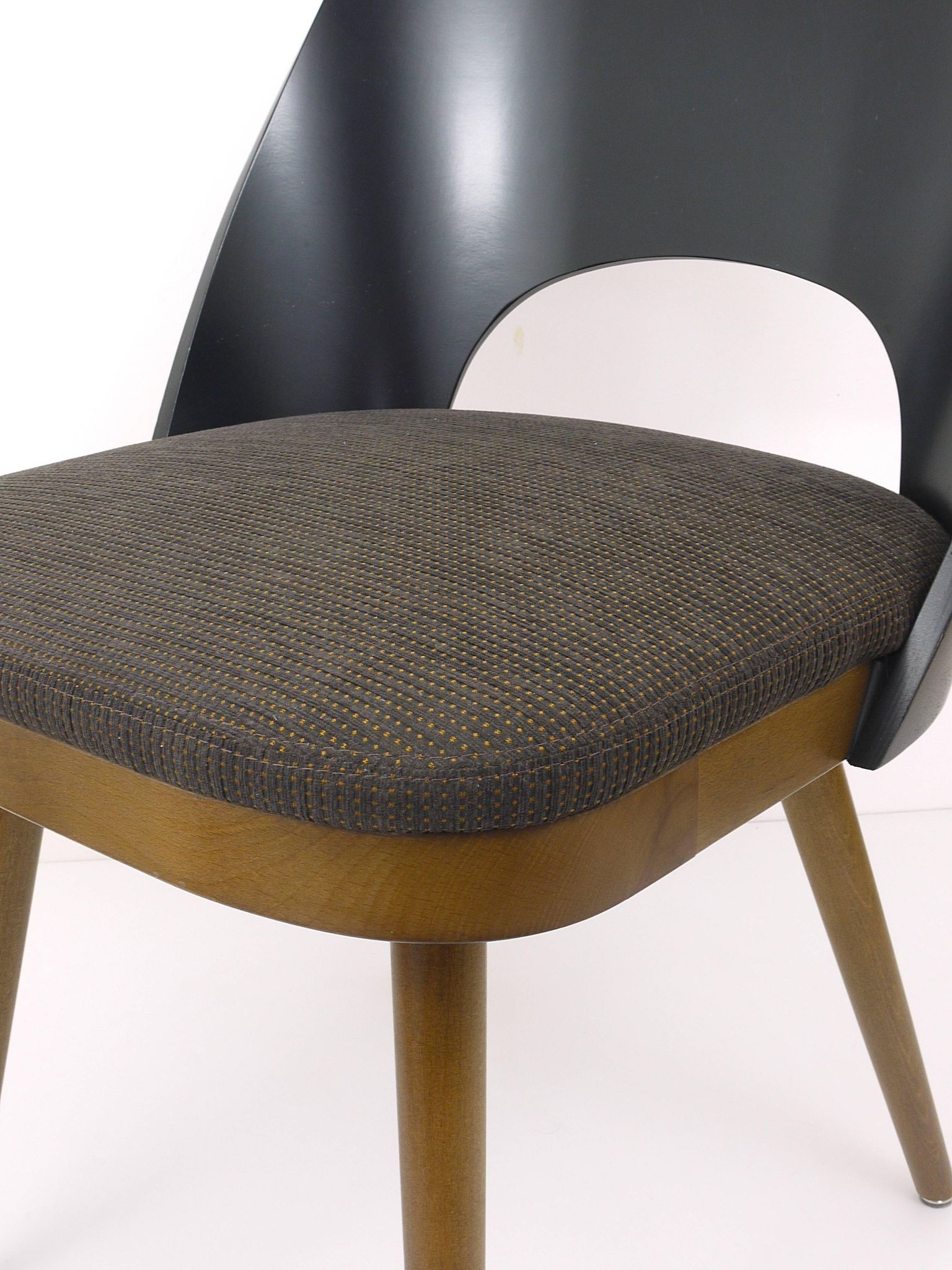 Beautiful modernist chairs in the style of Oswald Haerdtl, Backhausen, Austria.