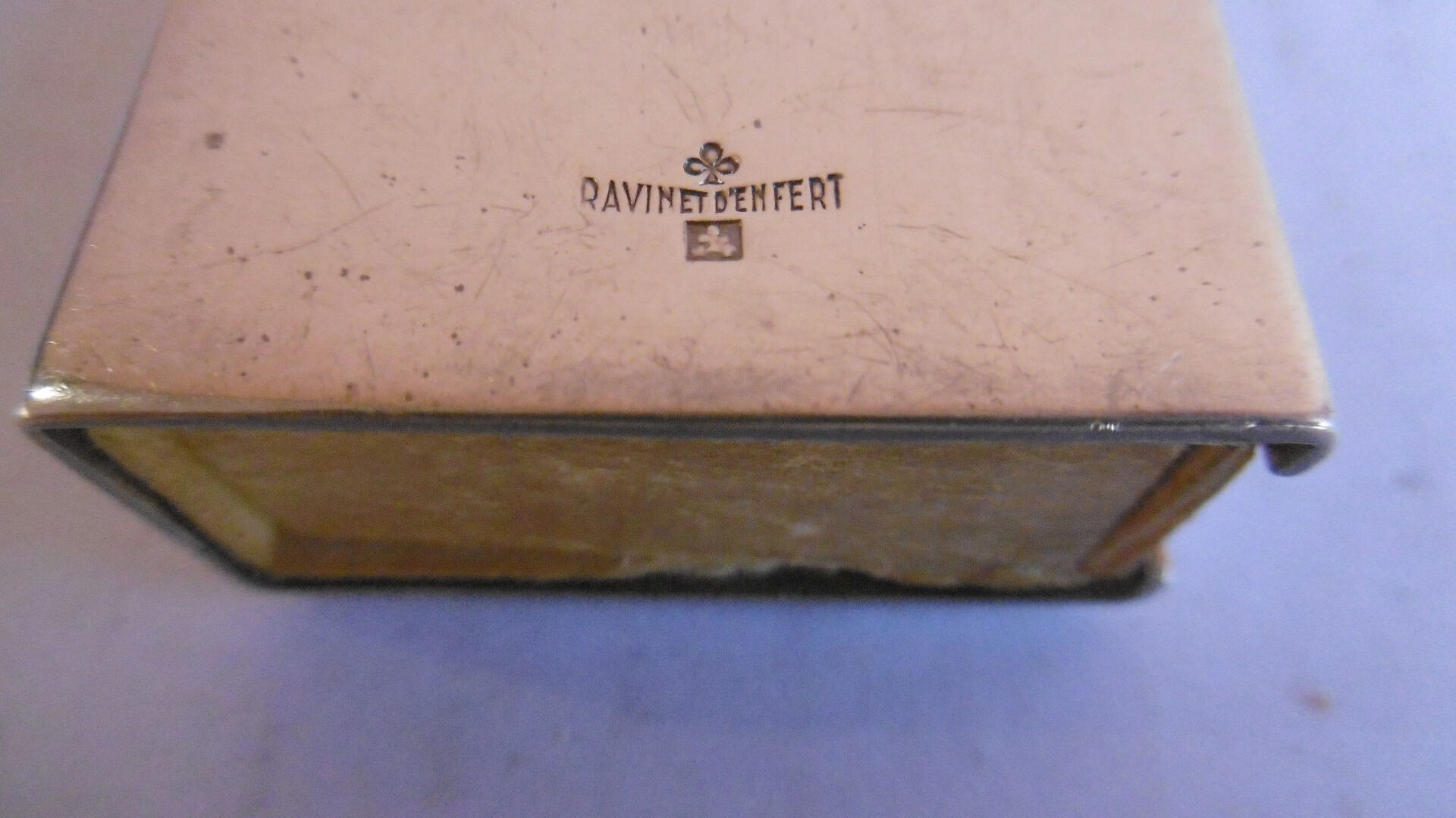 Etui pour allumettes en metal argenté ravinet d'enfert