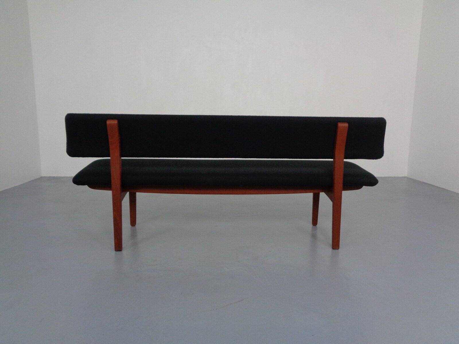Large teak bench by Aksel Bender Madsen & Ejnar Larsen for Næstved Møbler, Denmark, 1950s.