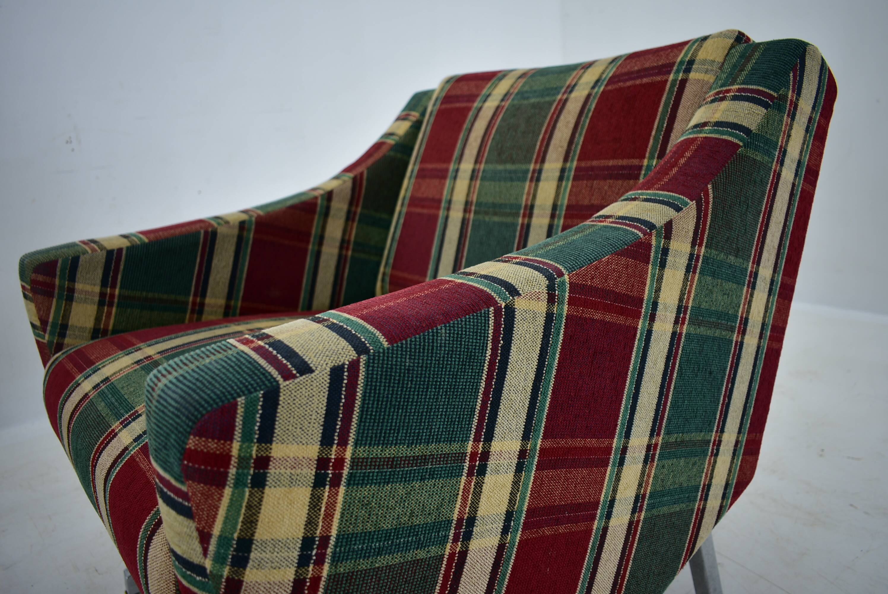 1970s Pair of Italian Design Armchairs