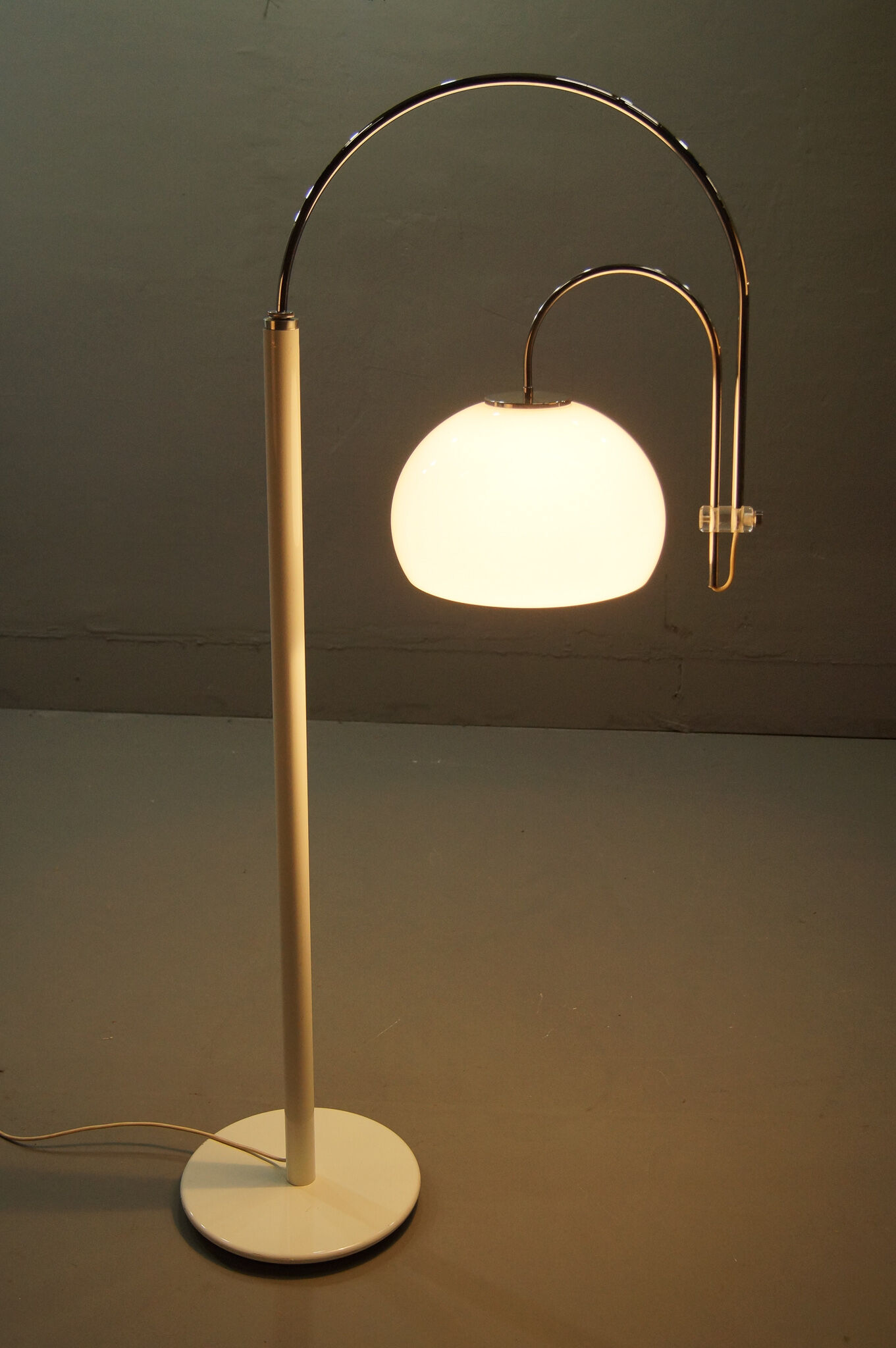 Artiforte Floorlamp    Italy, 1970's