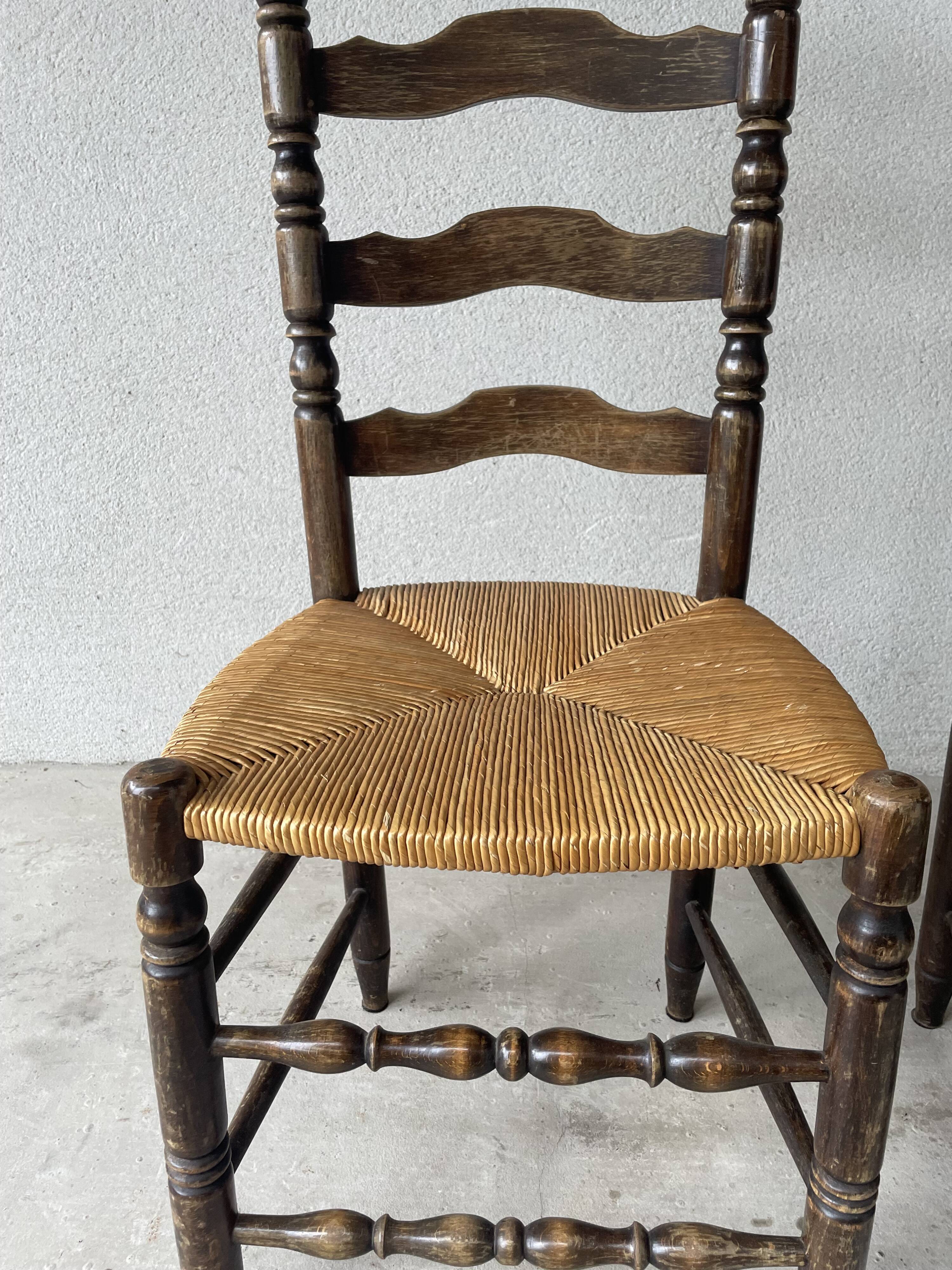 Chaise style campagnard bois massif et paille 1950