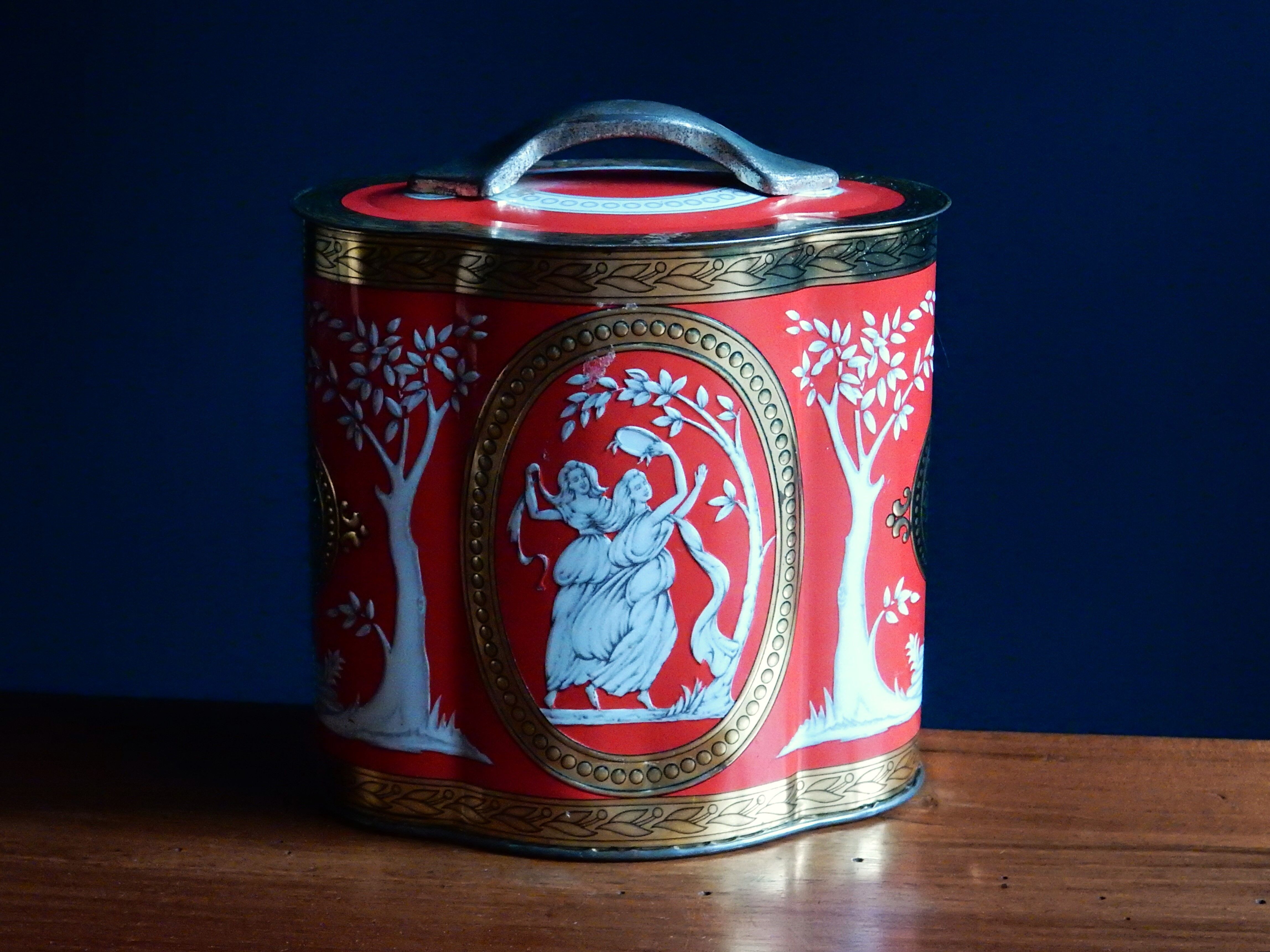 Ancient Greek style tea box