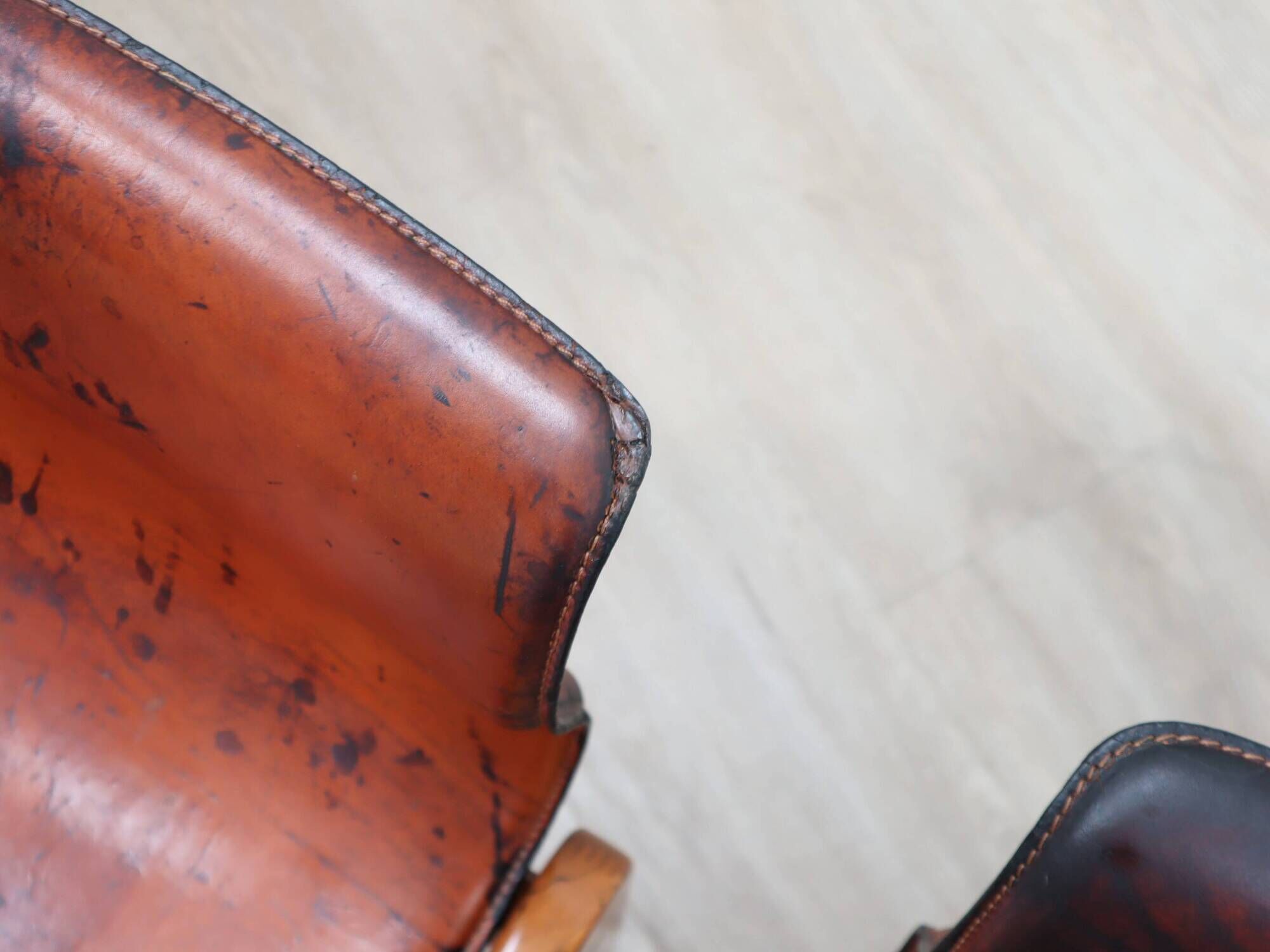 Curved wooden and leather chairs by Afra and Tobia Scarpa from the 1970s, set of 4.