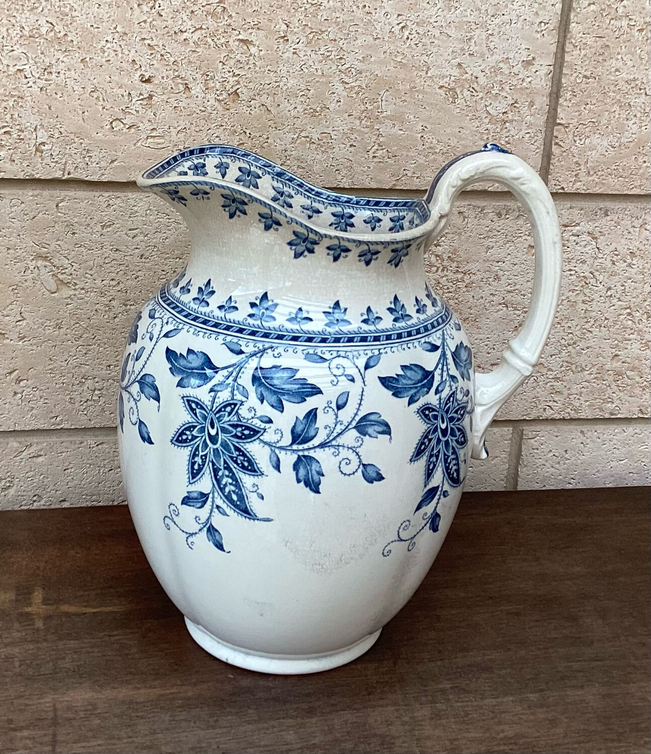 Pitcher Sarreguemines model Burgis late XIXth