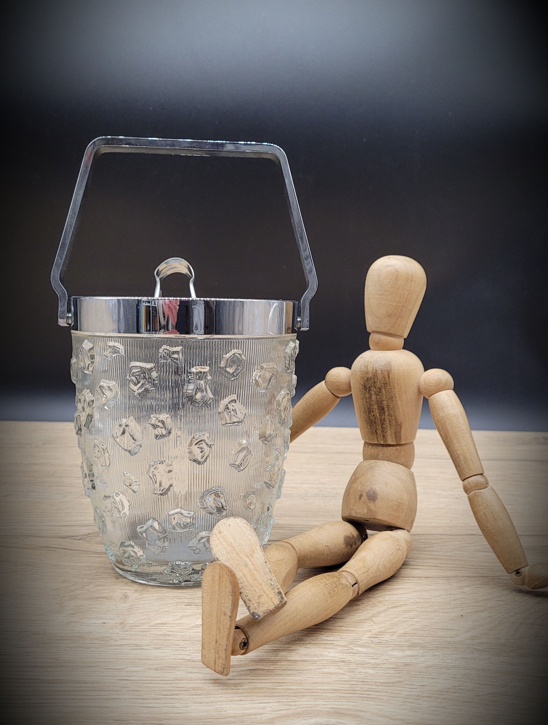 Bucket ice cubes glass
