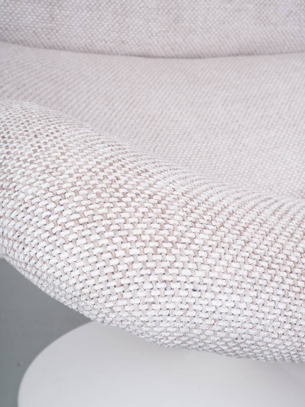 Lounge chair Model F518 -Artifort – Geoffrey Harcourt