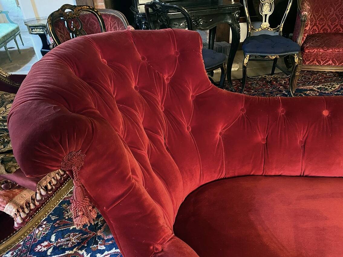 Napoleon III meridian, purple red velvet. Buttoned backrest.