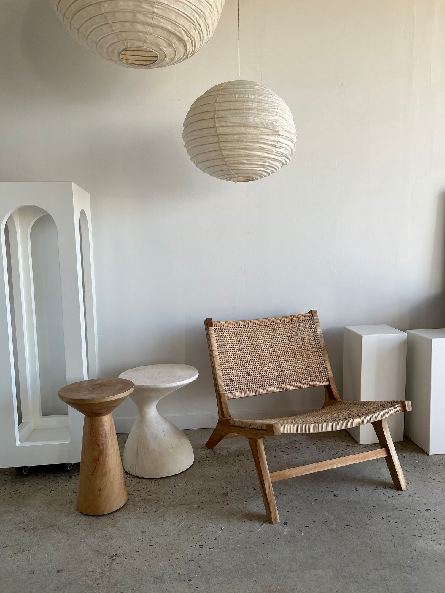 Reclining armchair in natural wood and woven rattan