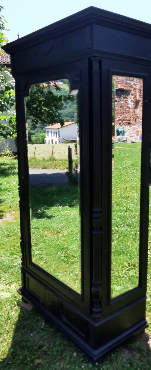 Dressmaker's cabinet with beveled triptych mirrors. (Mirror cabinet)