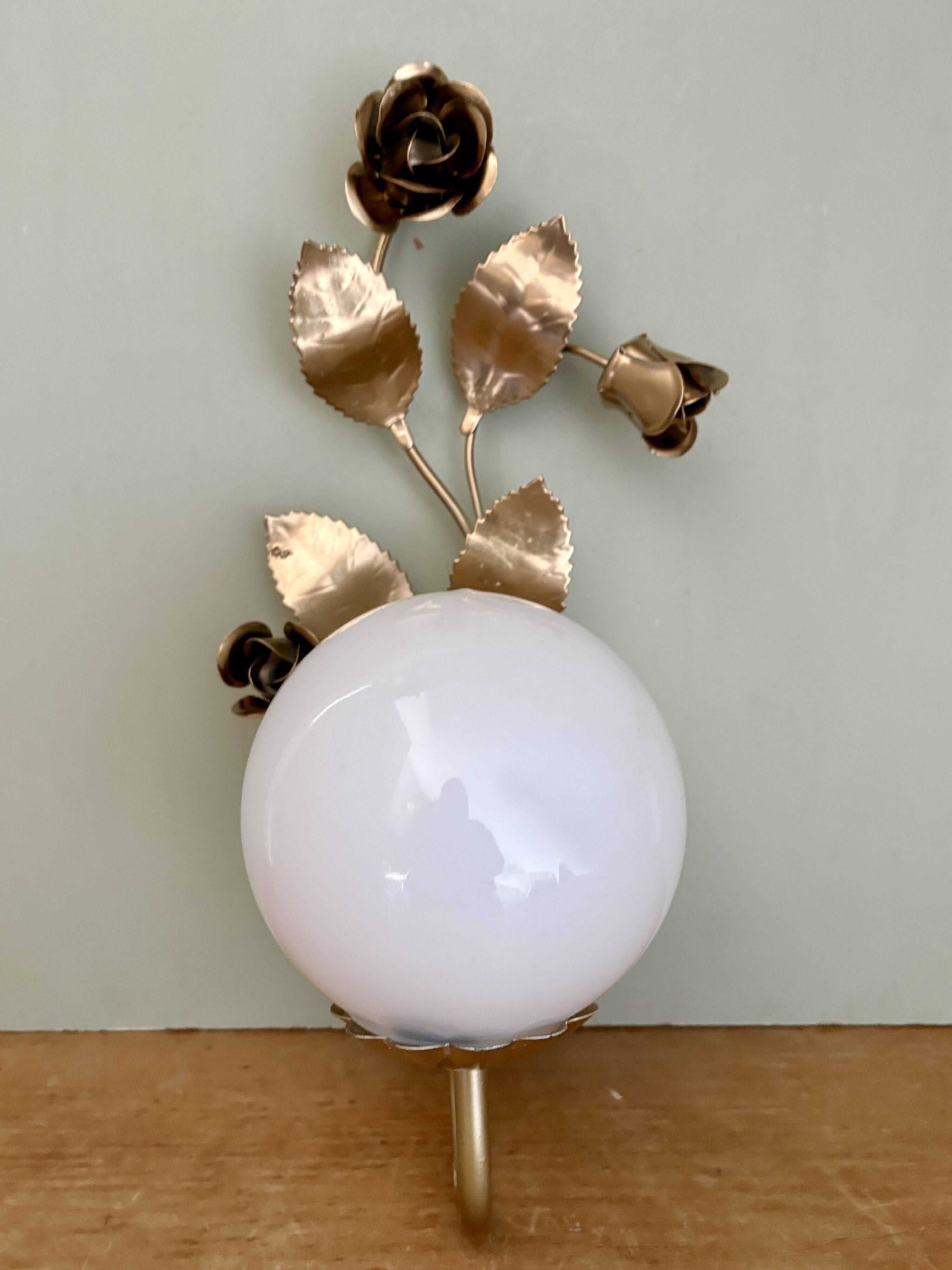 Vintage wall lamp in gold metal and white opaline