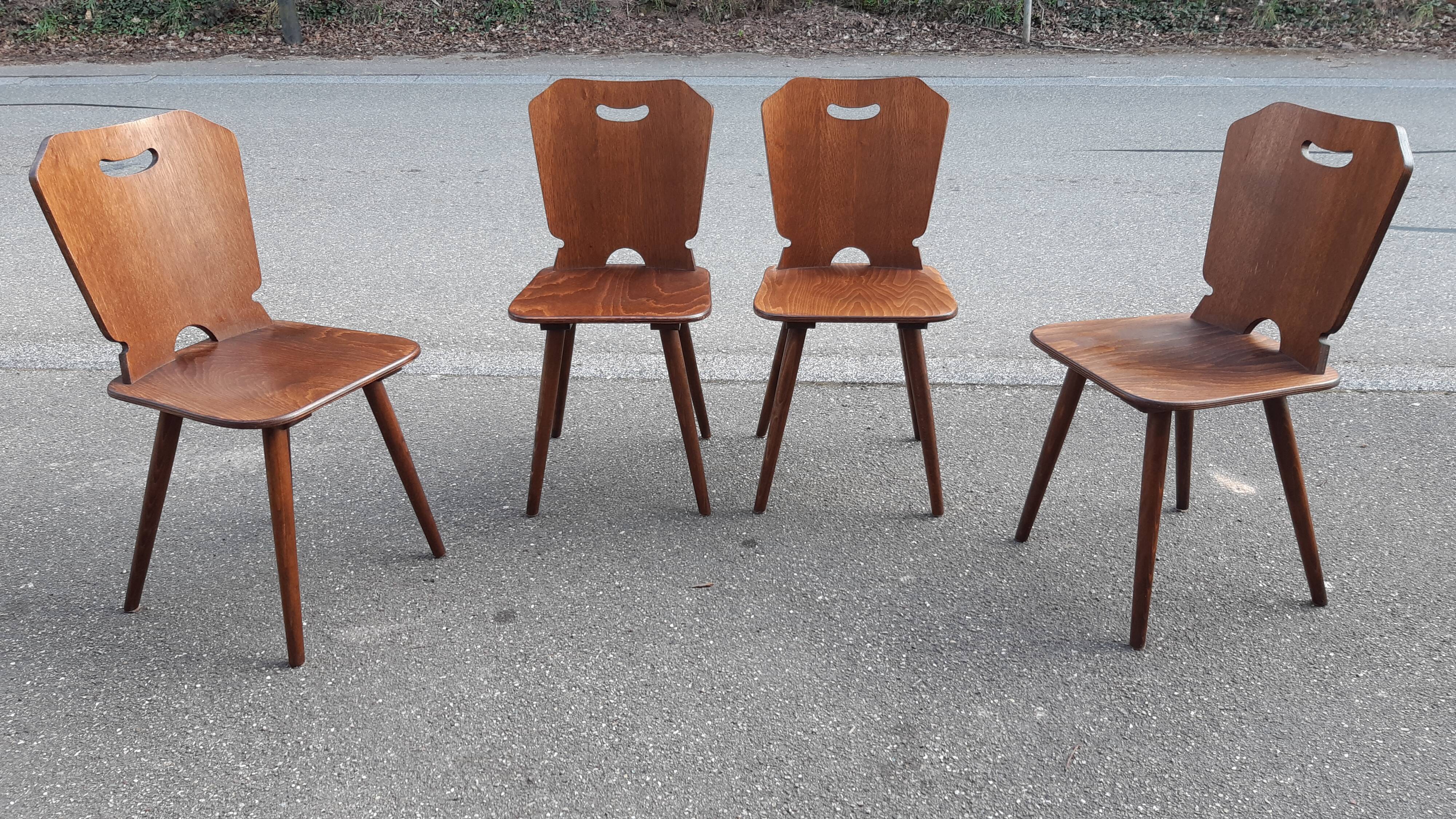 Chaises brutalistes bistrot