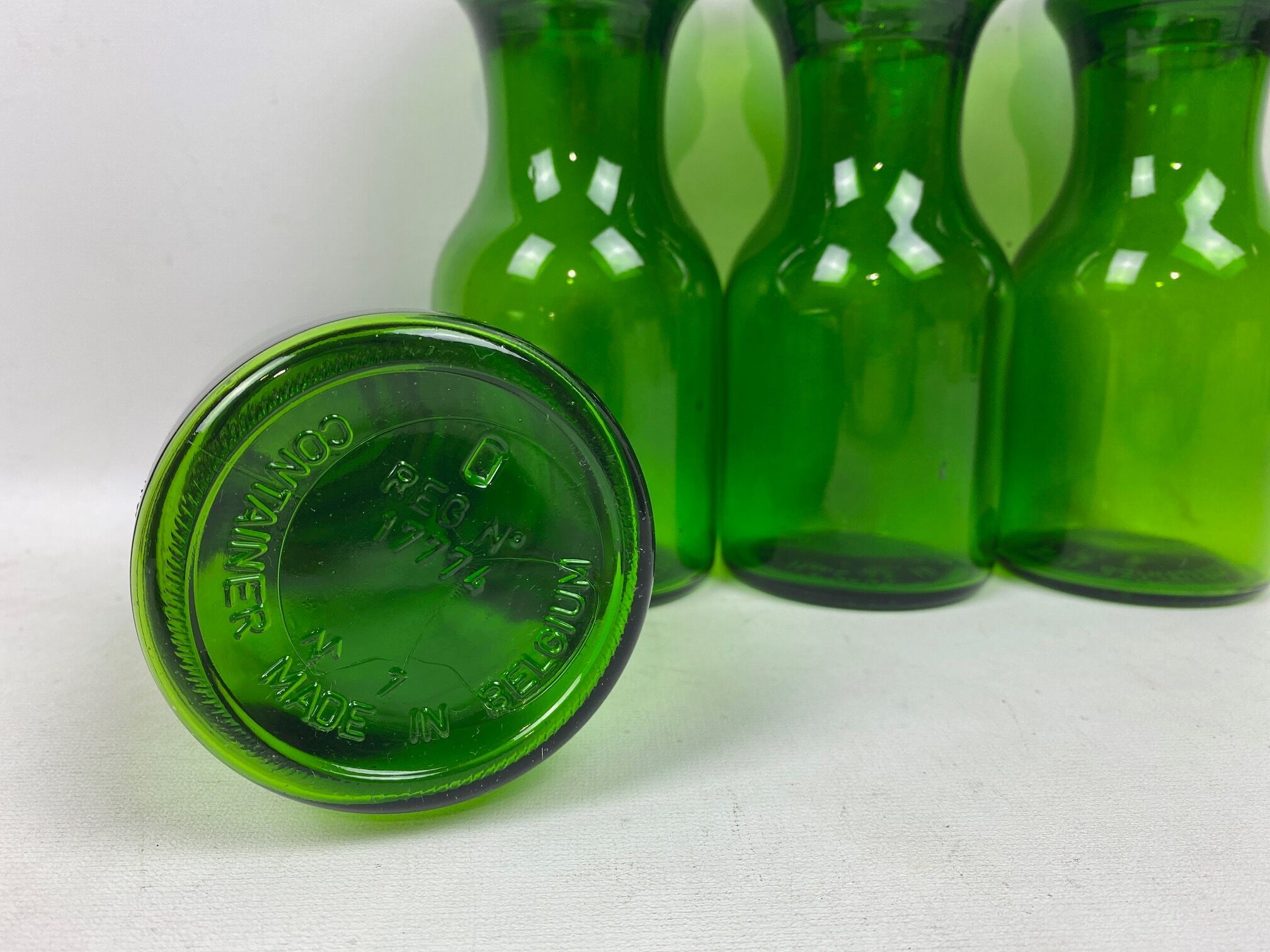 4 airtight pots in vintage glass