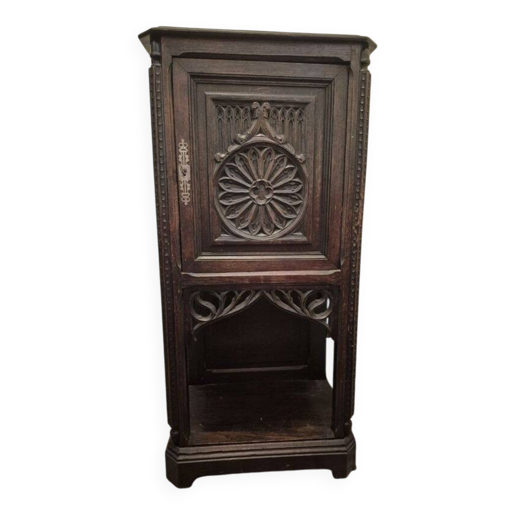 Petit meuble neo gothique