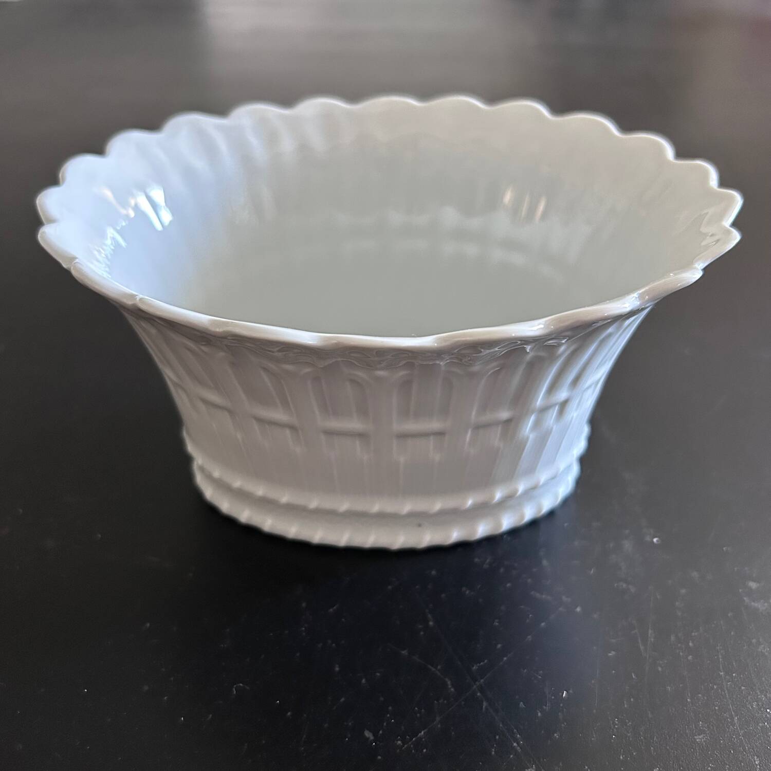 Porcelain basket-style planter