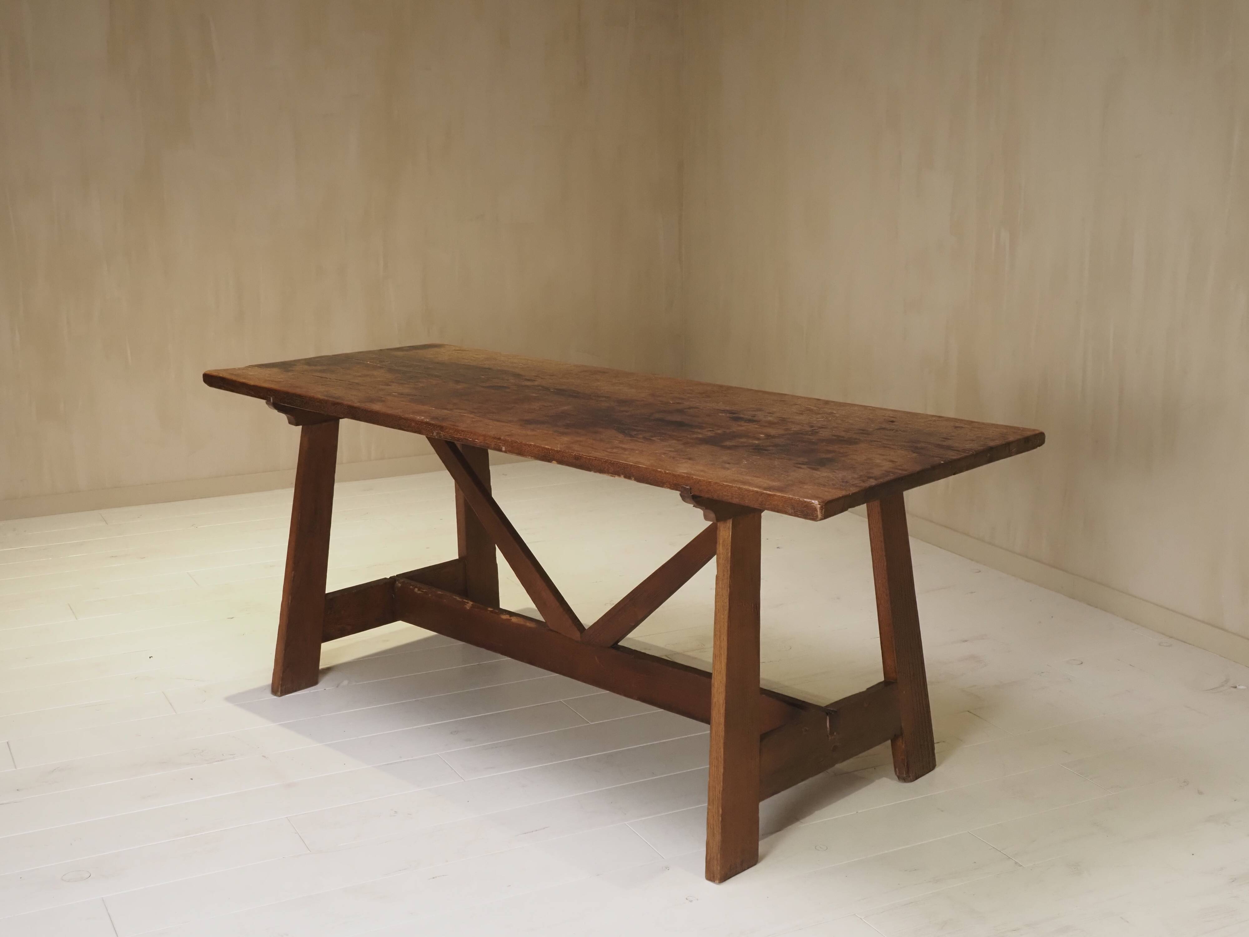 19th-century Italian dining table