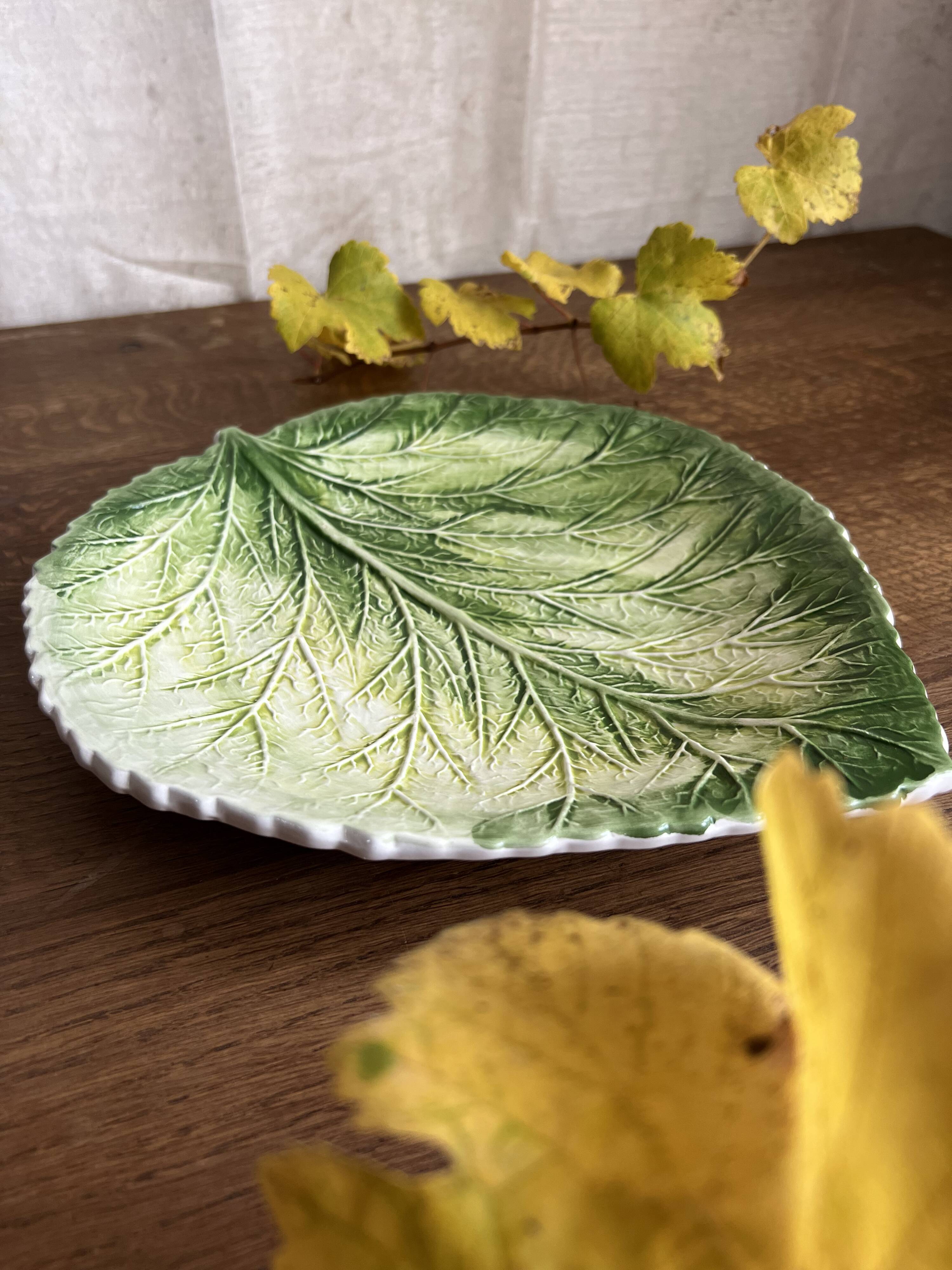 Plate or leaf cutter in slipware
