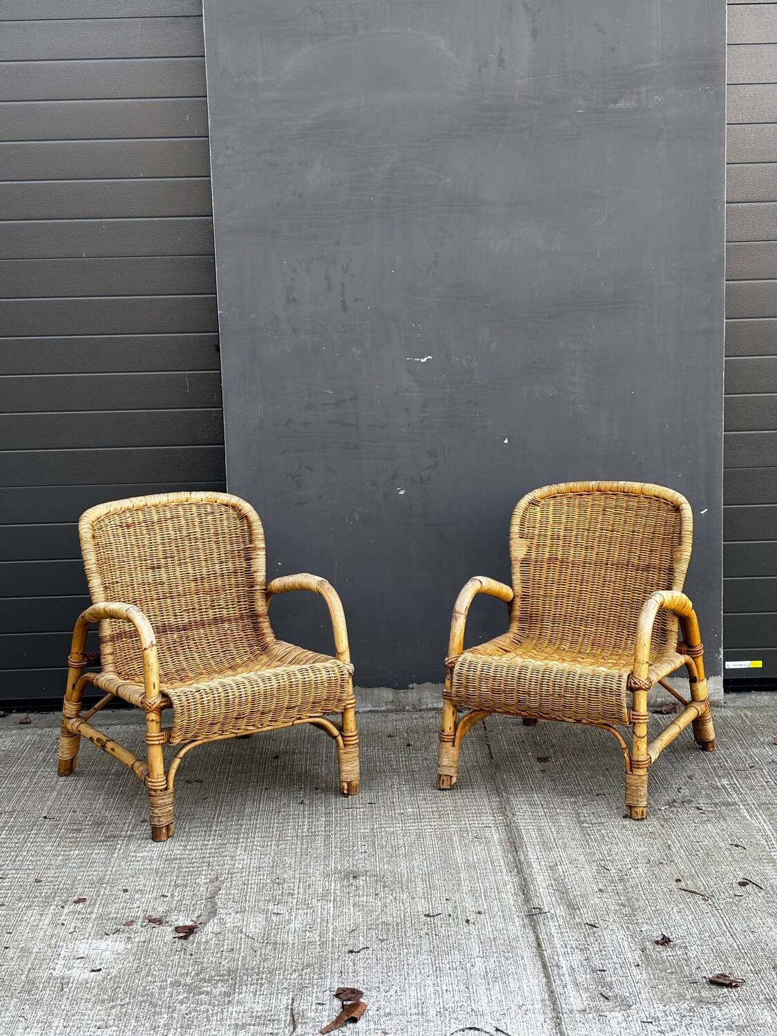 Vintage rattan garden furniture – complete set with sofa and armchairs.