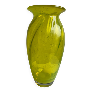 Vase tourbillon en verre à l'uranium soufflé à la main vert citron — 30 cm, bord évasé, verre d'art