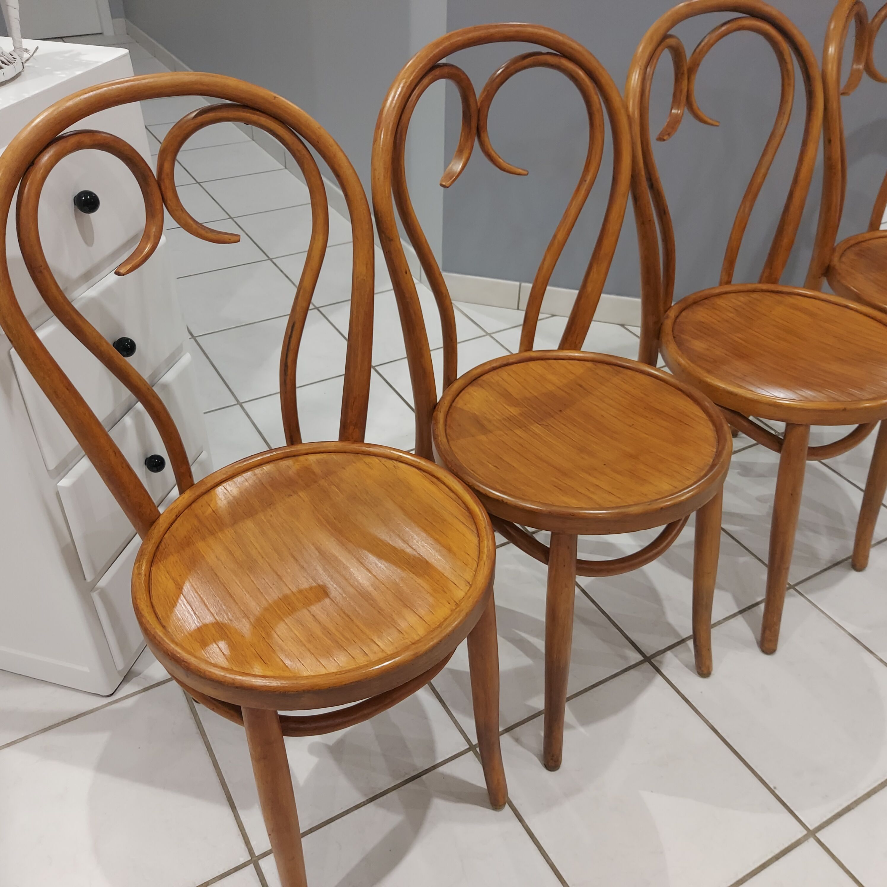Suite de 4 chaises de bistrot bois courbé
