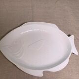 Plat de service en forme de poisson en céramique émaillée blanche