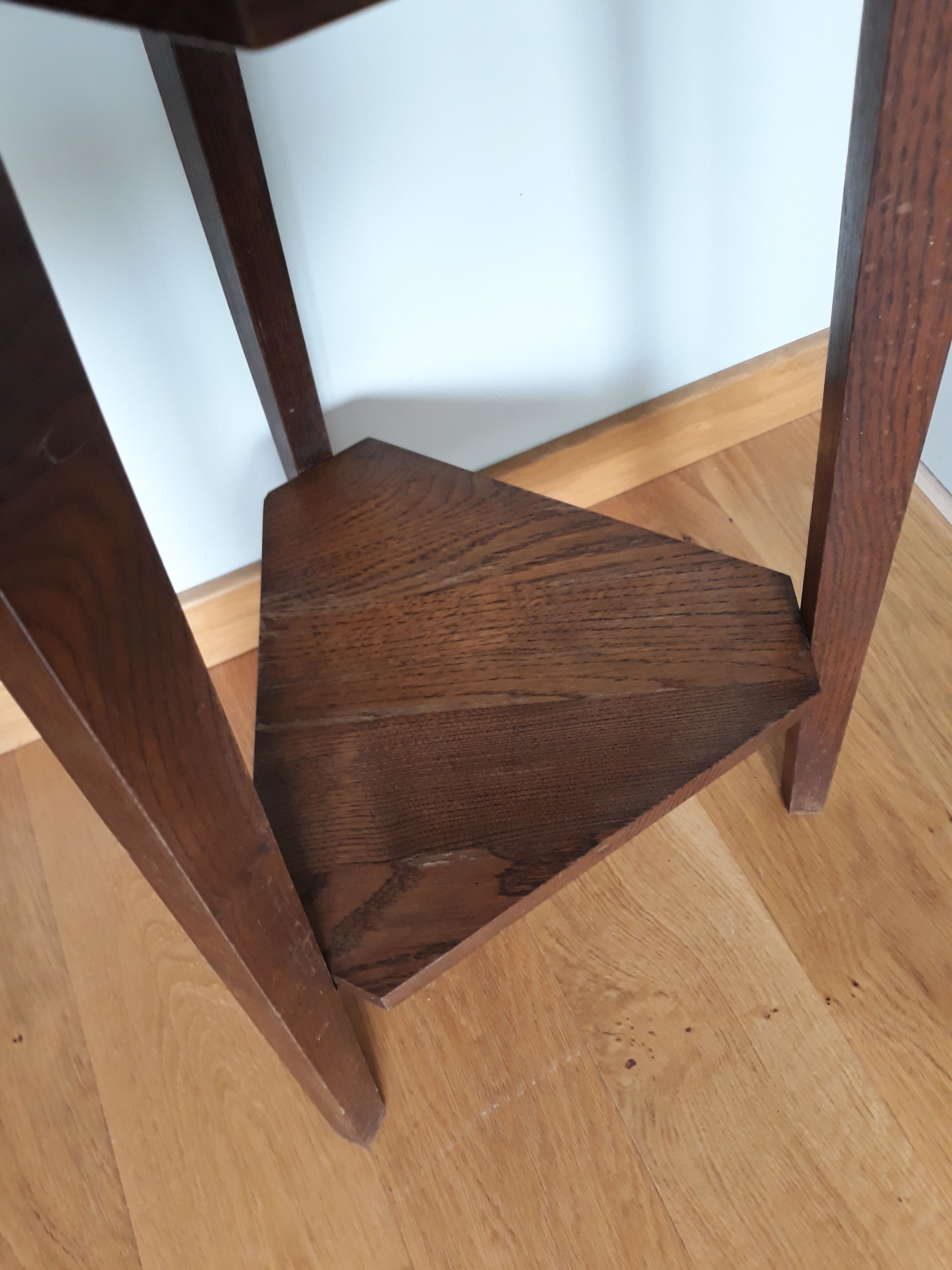 Tripod harness plant holder