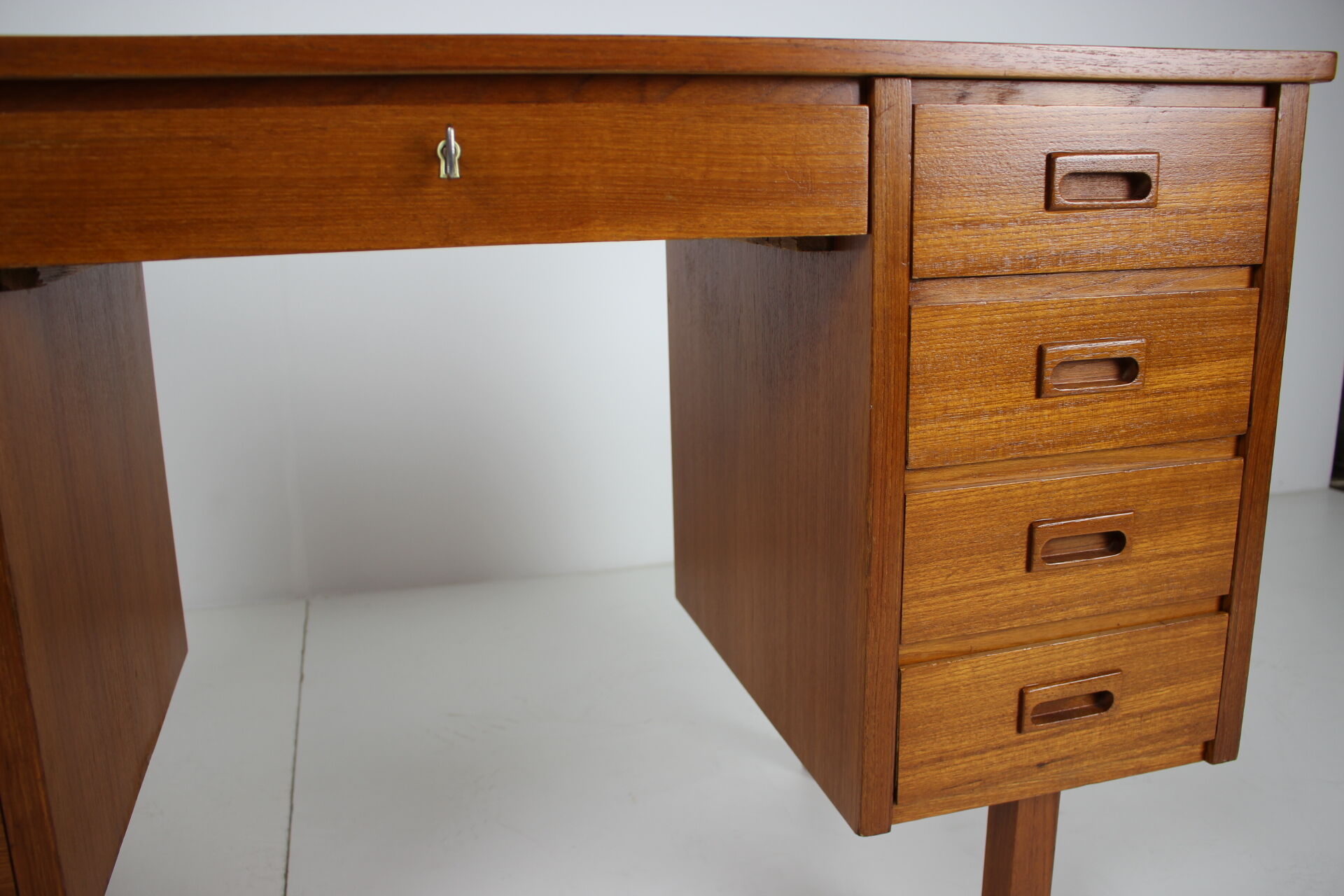 Restored danish teak desk, 1960's