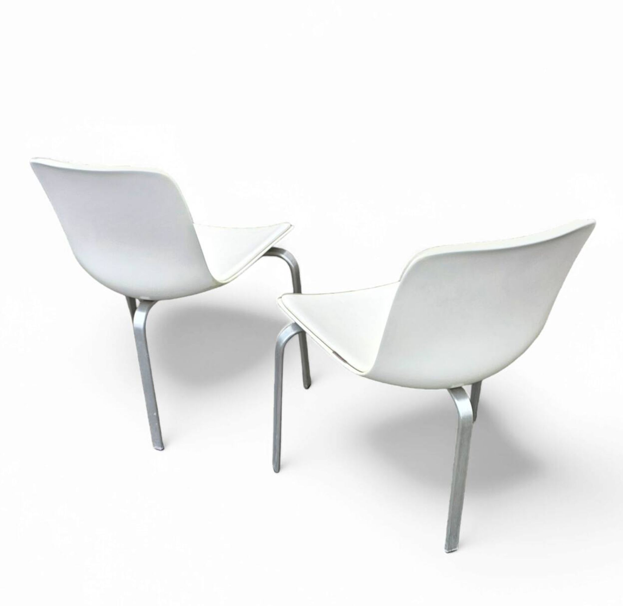 Conçu par Poul Kjærholm / 1978/2007 Coque blanche / cuir blanc