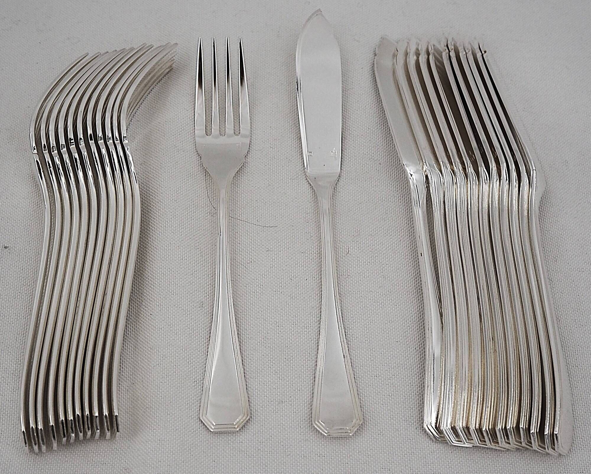 Christofle America, Art Deco 12 fish cutlery, 24 pieces silver-plated metal.