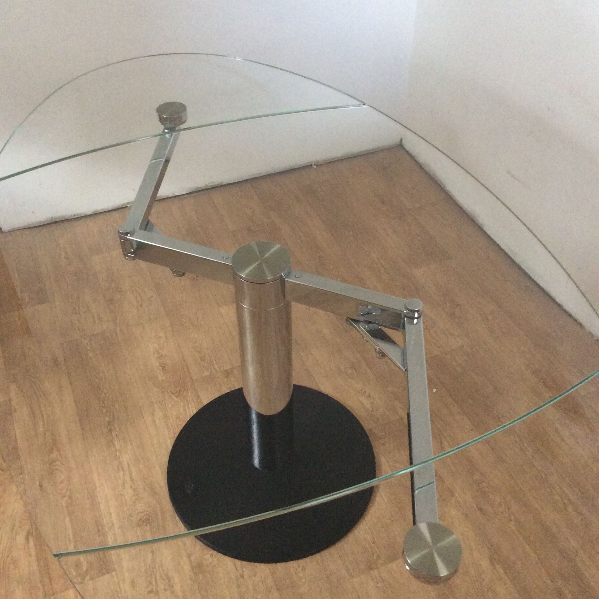 Groove extendable design dining table in tempered glass and chromed steel