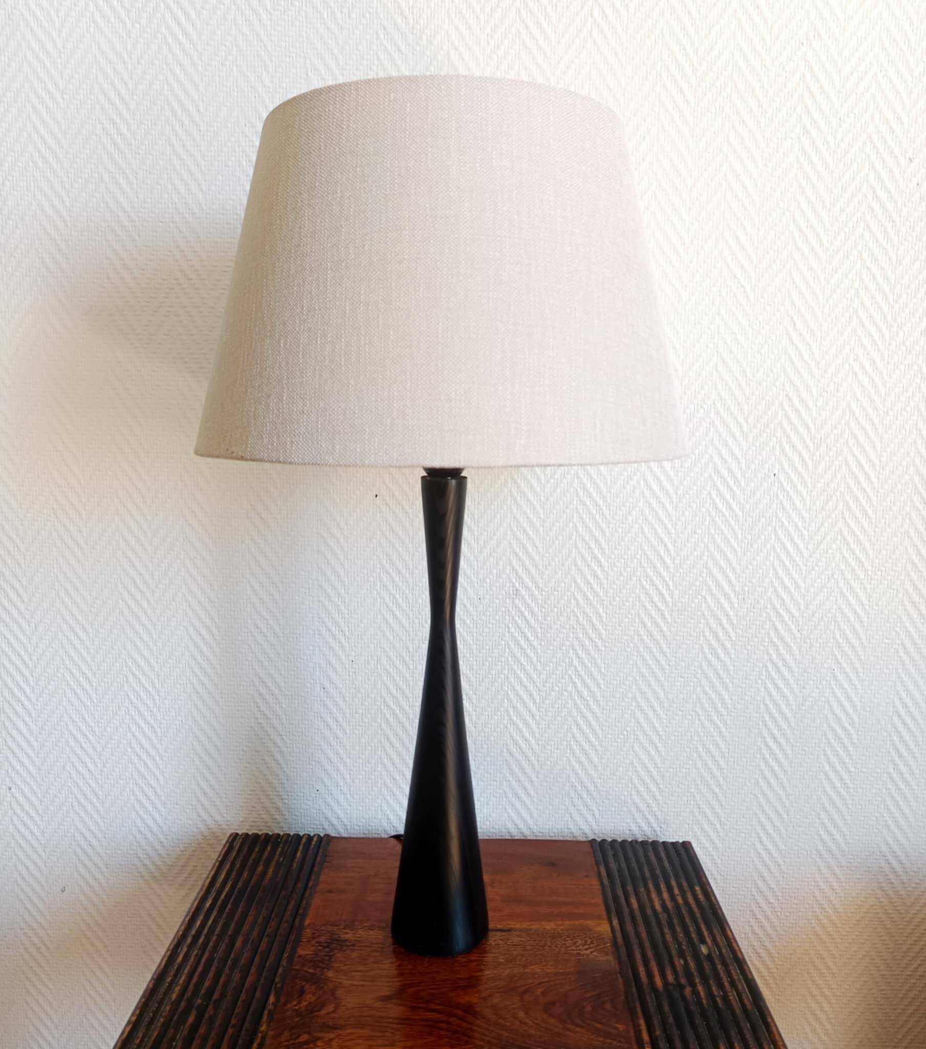 Lampe diabolo en bois noirci