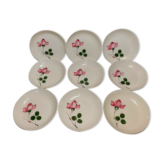 9 assiettes creuses calottes en faience à decor d'un bouton de rose