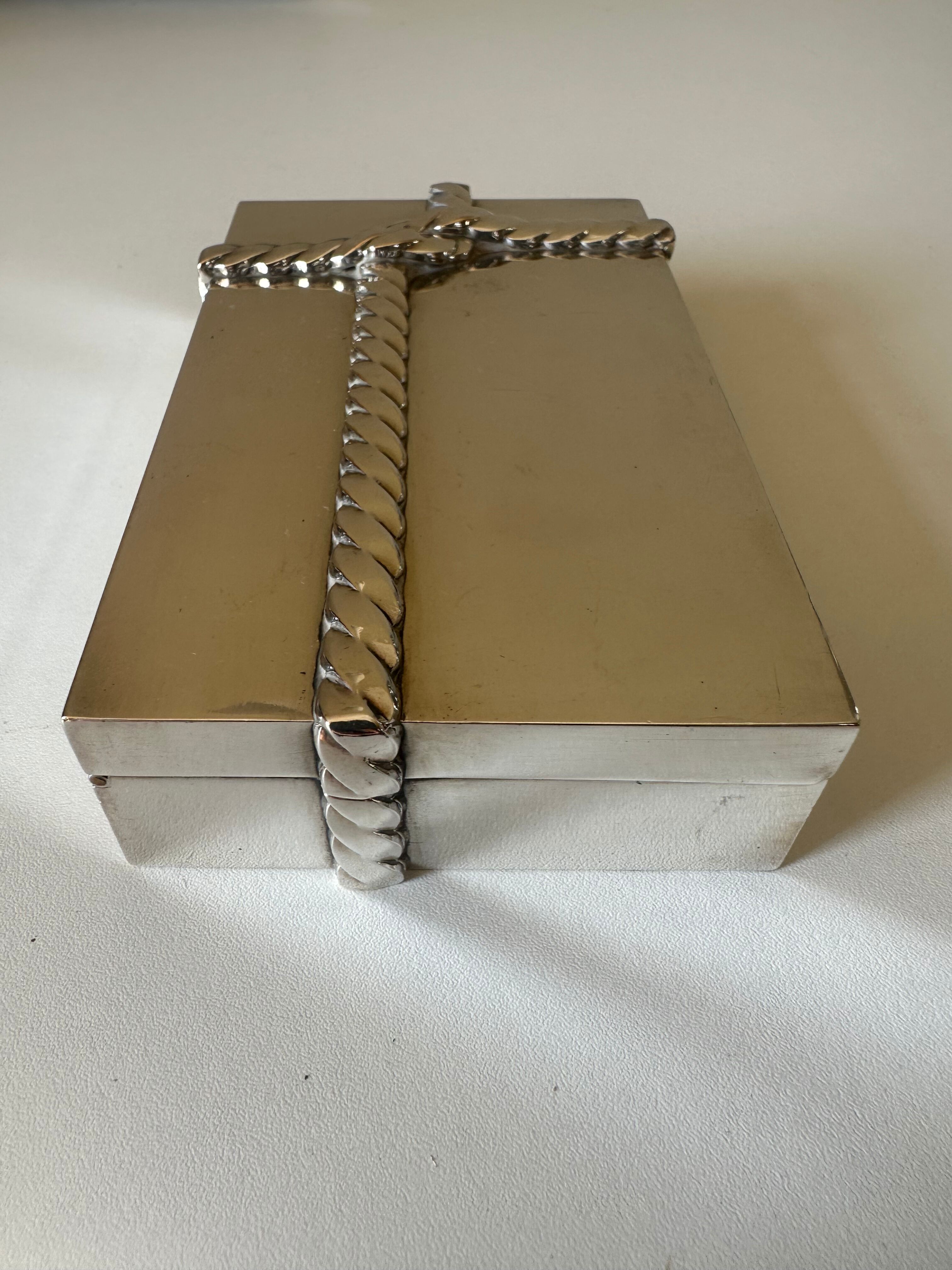 Vintage silver metal box design 70 years