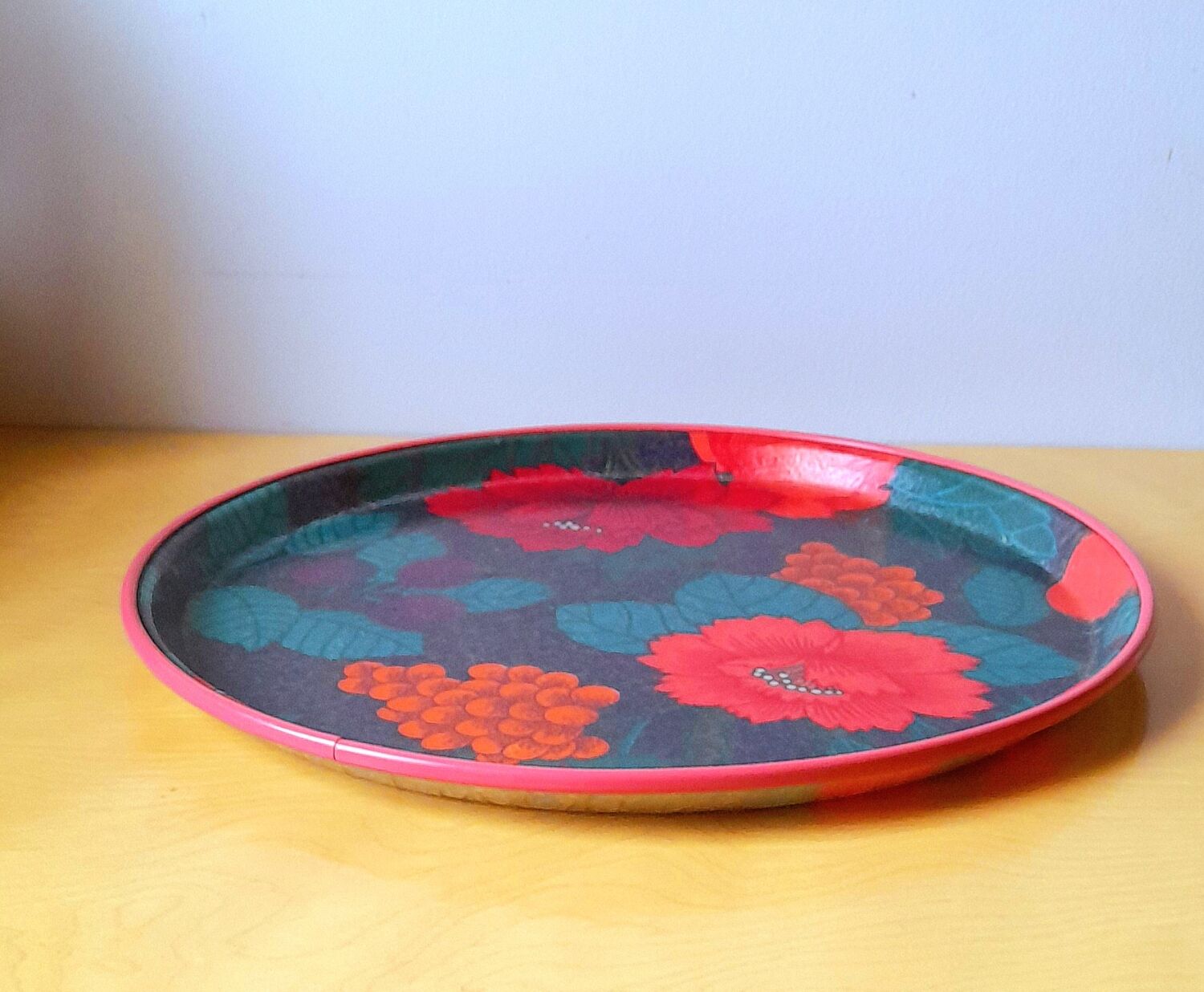Plateau fleuri en fibre de verre 70s