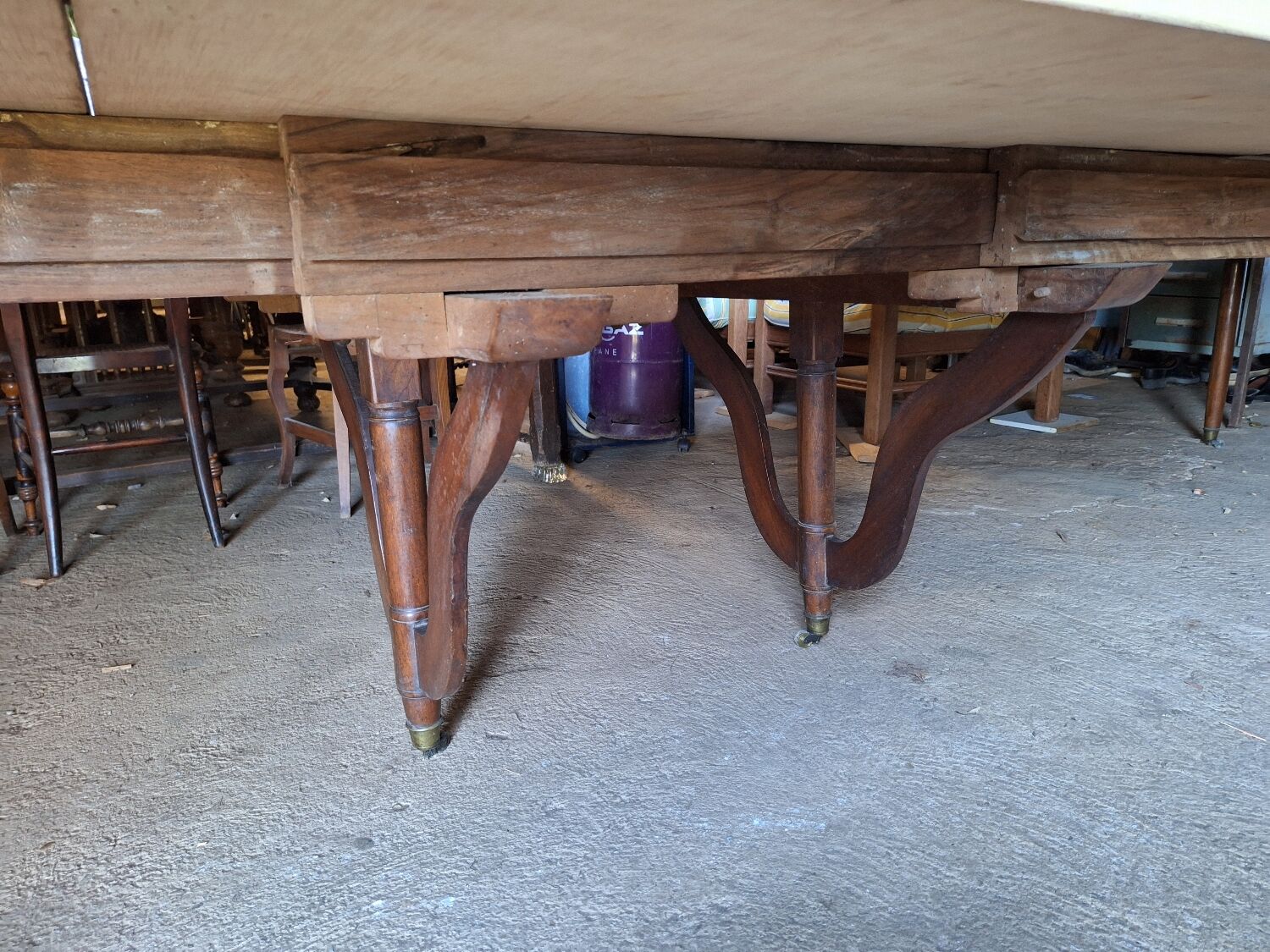 Old walnut carpenter's table, extendable for 18 people.
