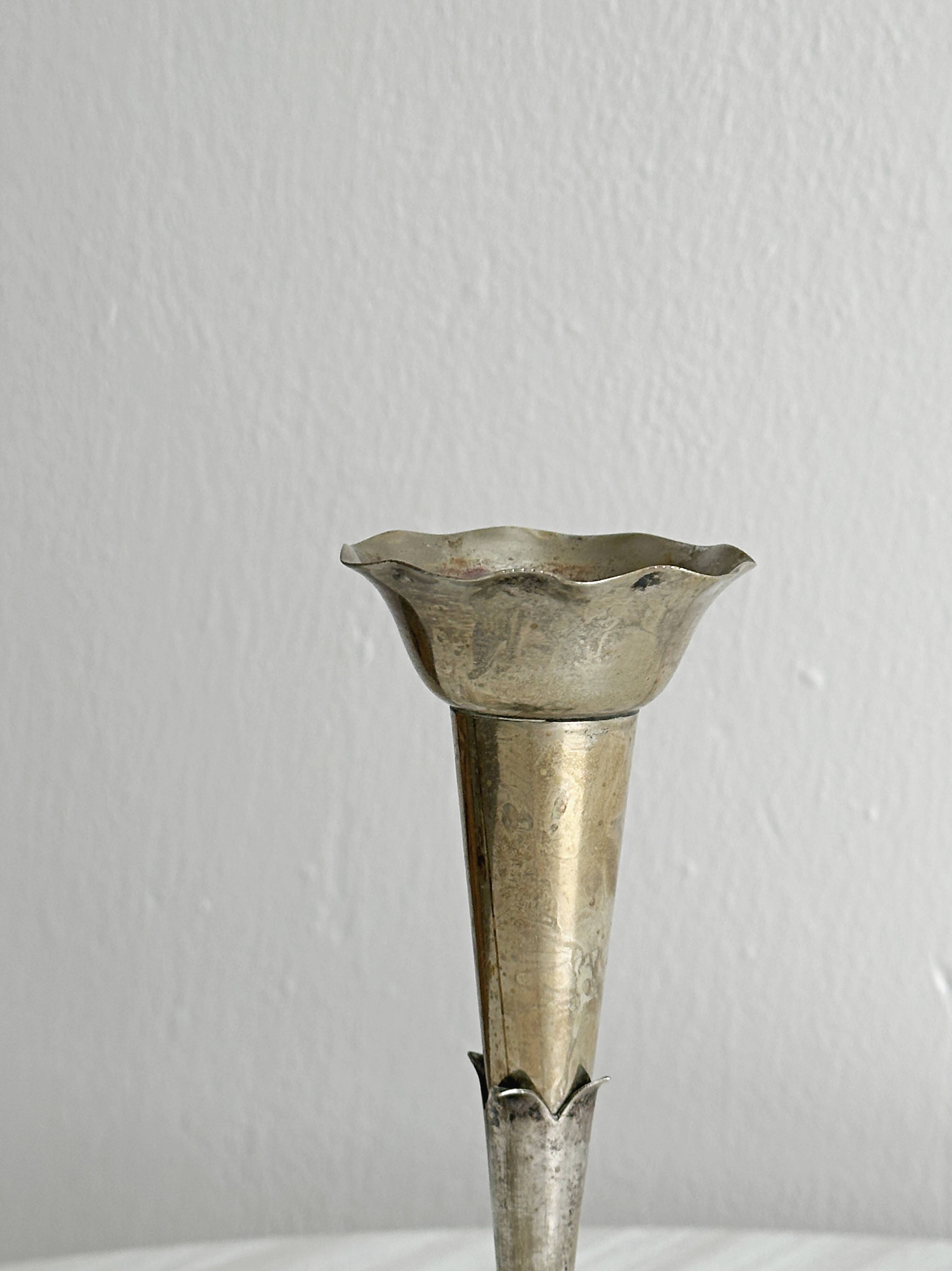 Small vintage metal soliflore vase, very lightweight.
