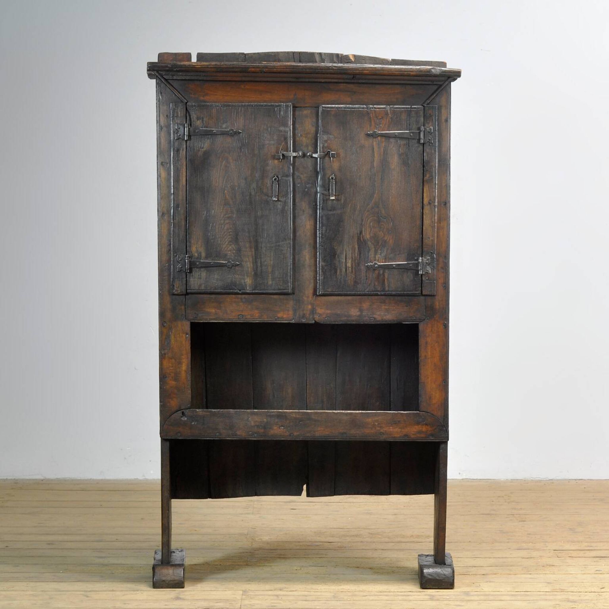 Cabinet en chêne espagnol, vers 1800