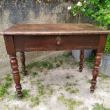 Desk with turned legs