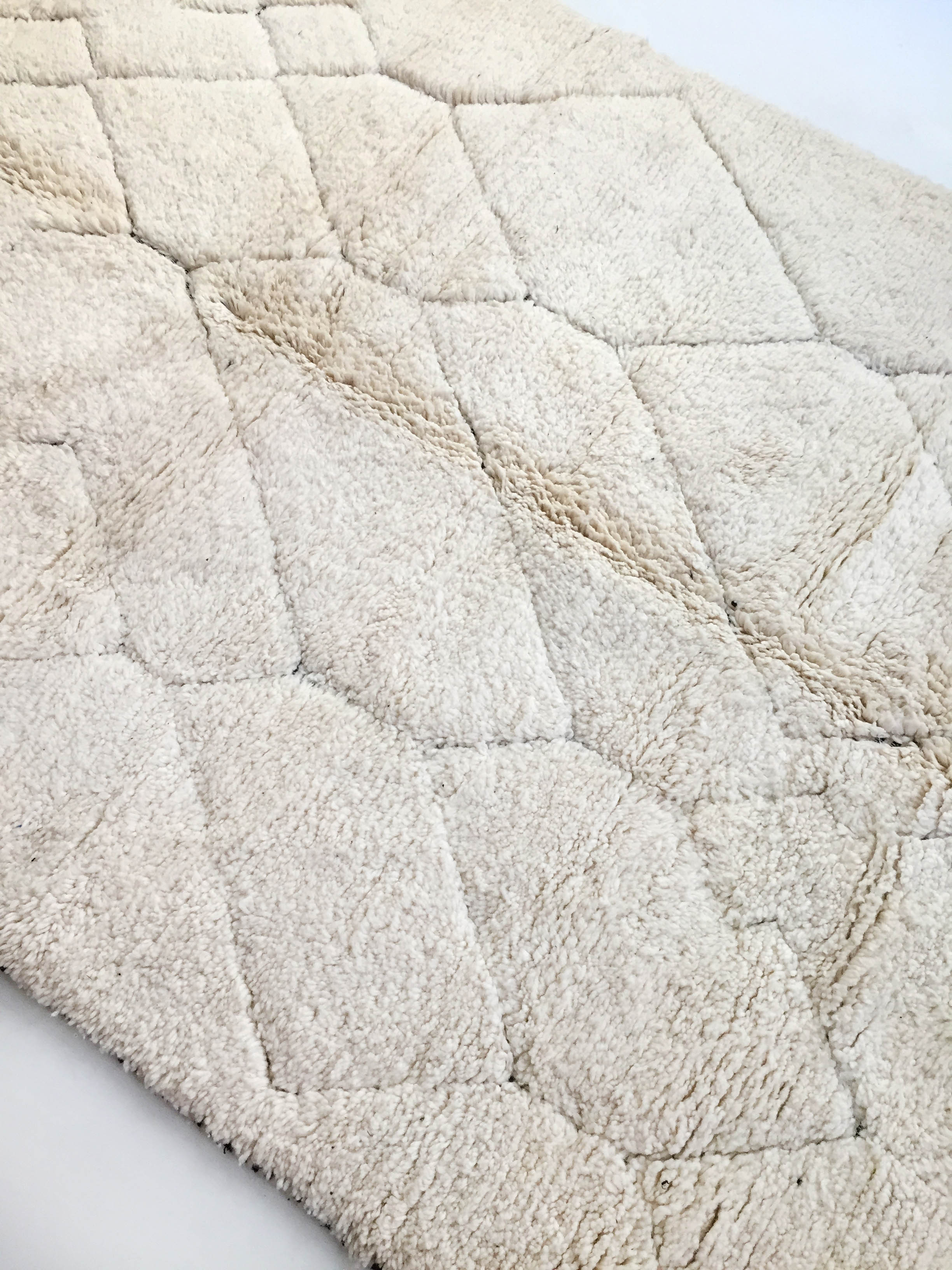 Moroccan Berber carpet Beni Ouarain ecru with engraved motifs 256x160cm