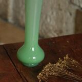Vase en opaline verte