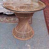Table basse en rotin, dessus en verre