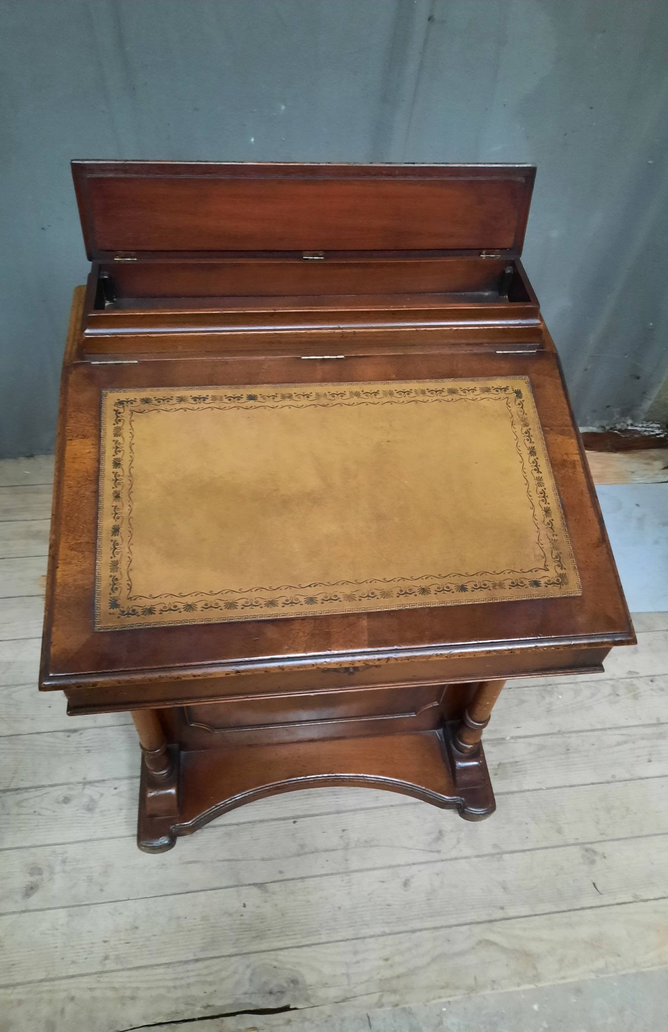 Deavenport Mahogany Desk