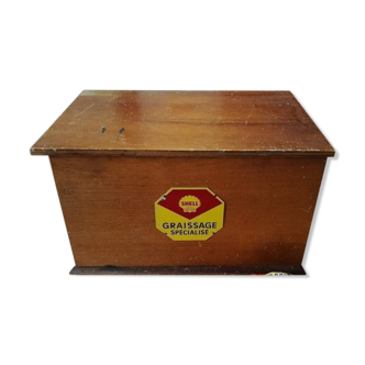 Shell lubrication plug box